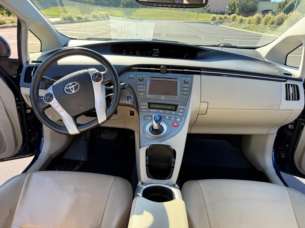 Toyota Prius Prius V 2012