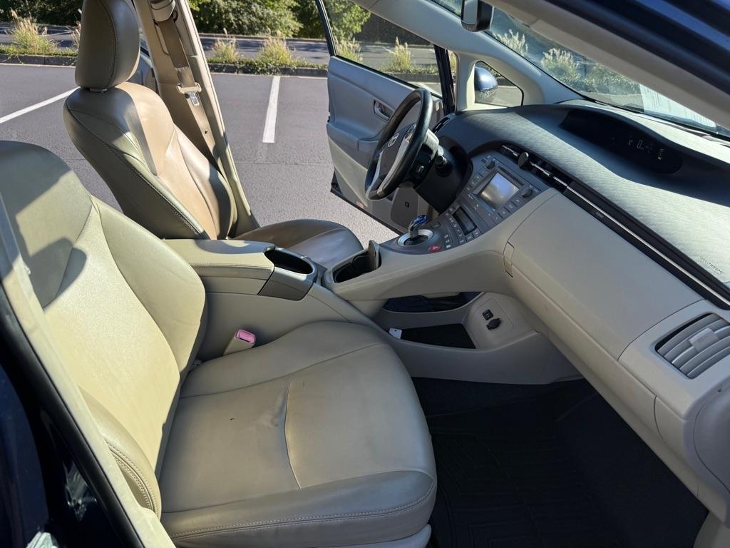Toyota Prius Prius V 2012