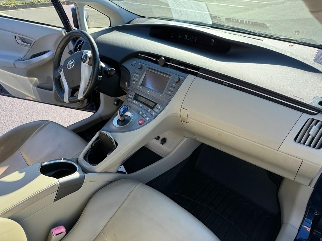 Toyota Prius Prius V 2012