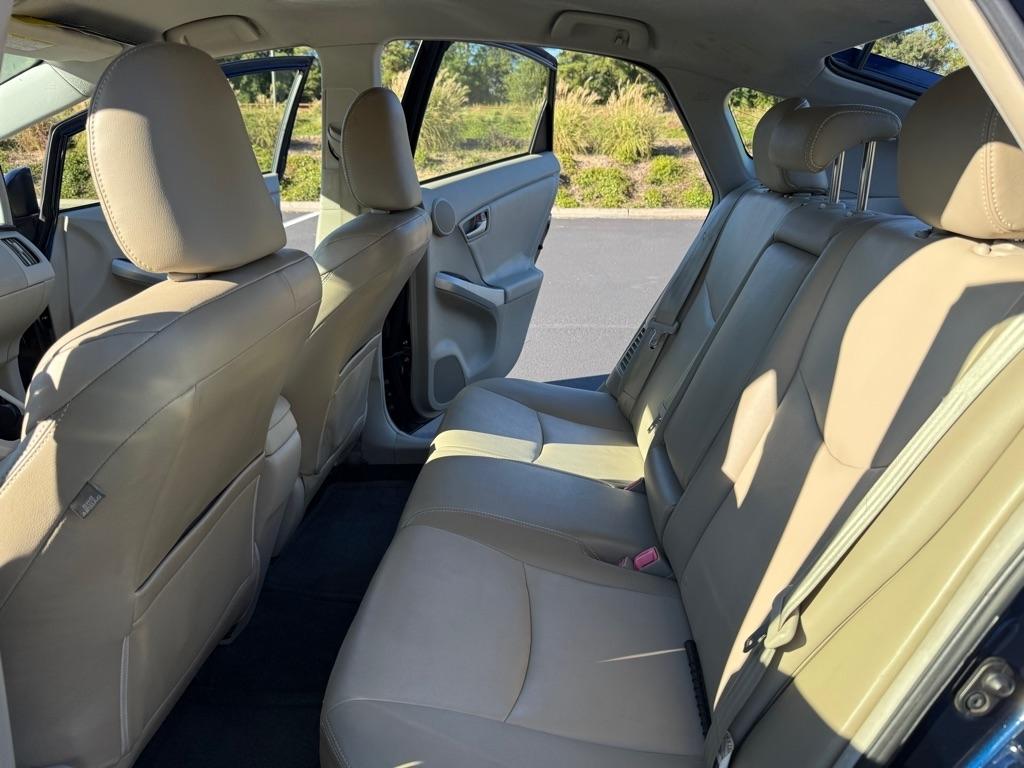 Toyota Prius Prius V 2012