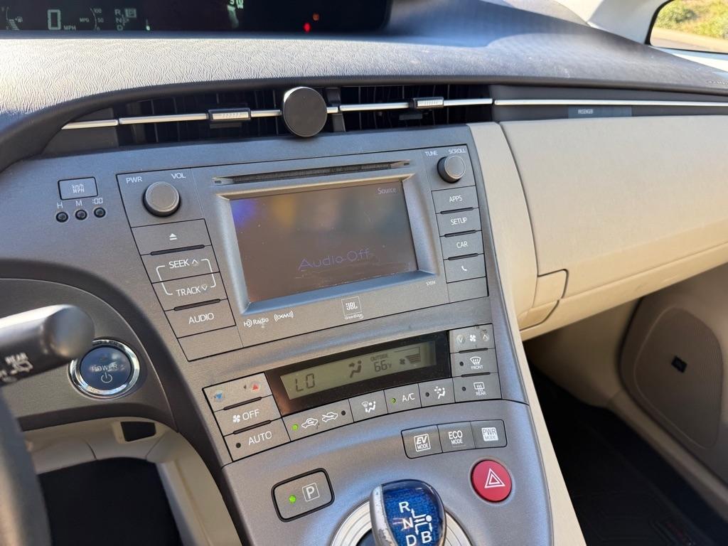 Toyota Prius Prius V 2012