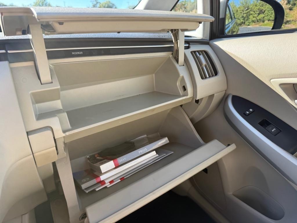 Toyota Prius Prius V 2012
