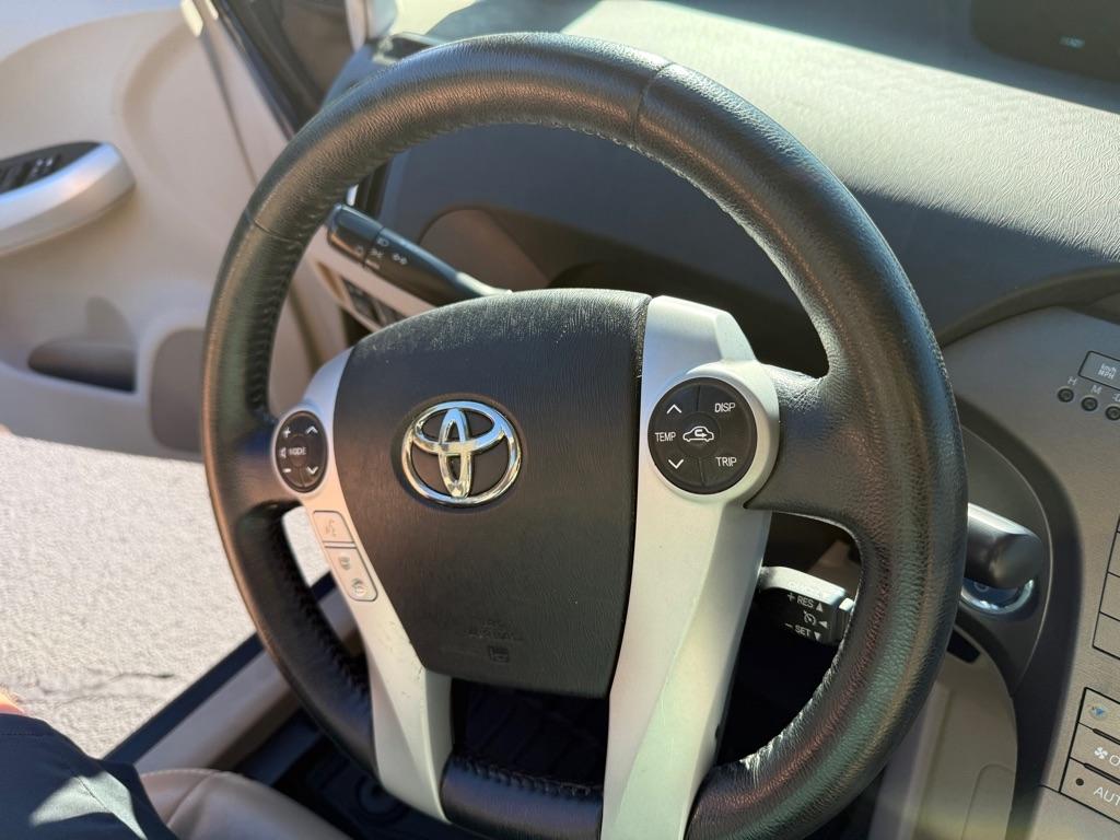 Toyota Prius Prius V 2012