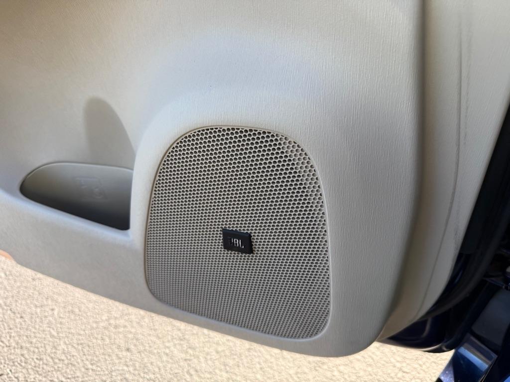 Toyota Prius Prius V 2012