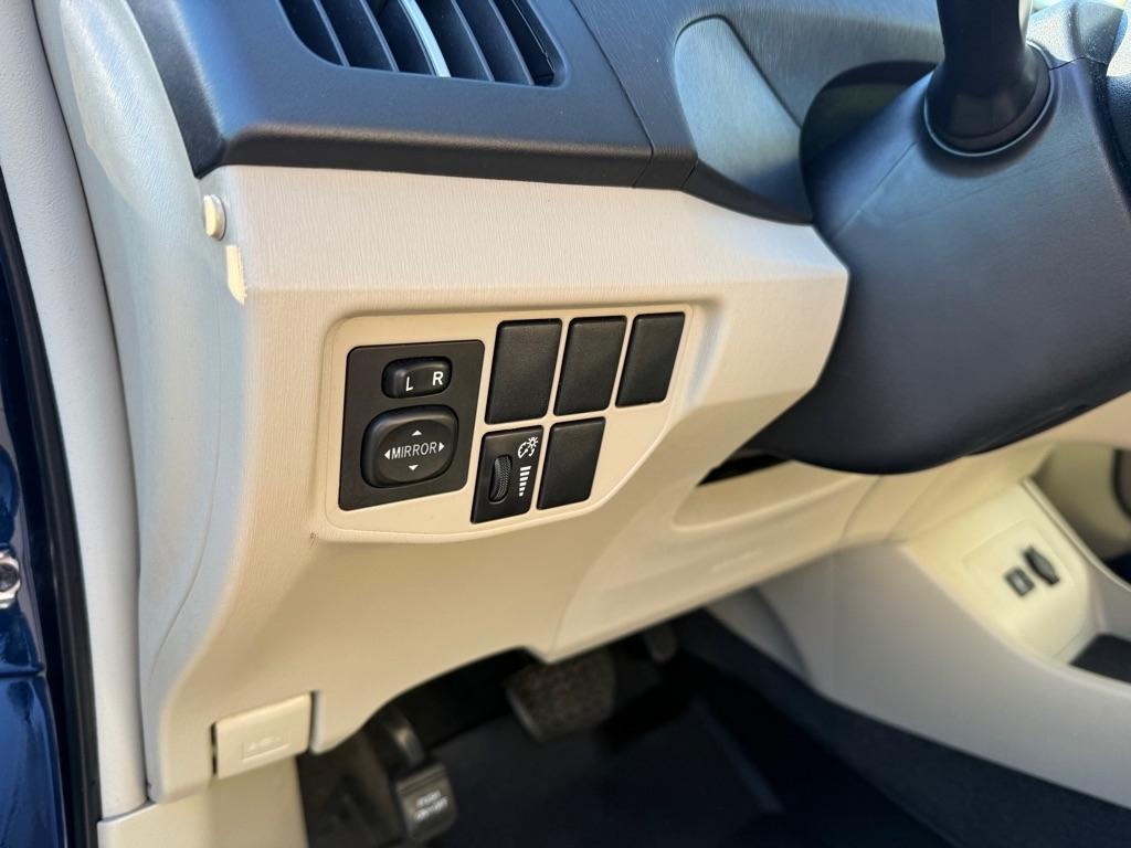 Toyota Prius Prius V 2012