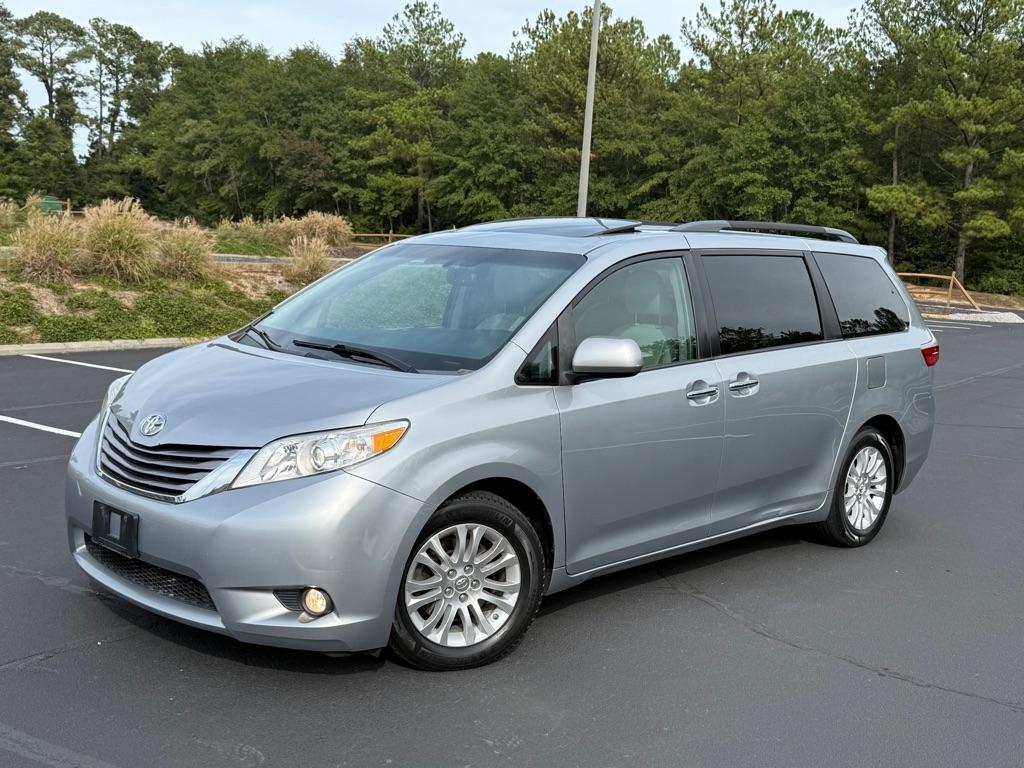 Toyota Sienna XLE FWD 8-Passenger V6 2015