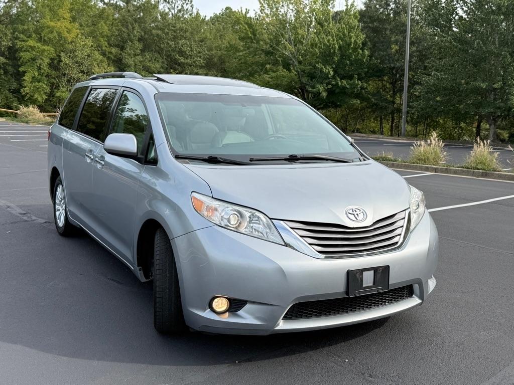 Toyota Sienna XLE FWD 8-Passenger V6 2015