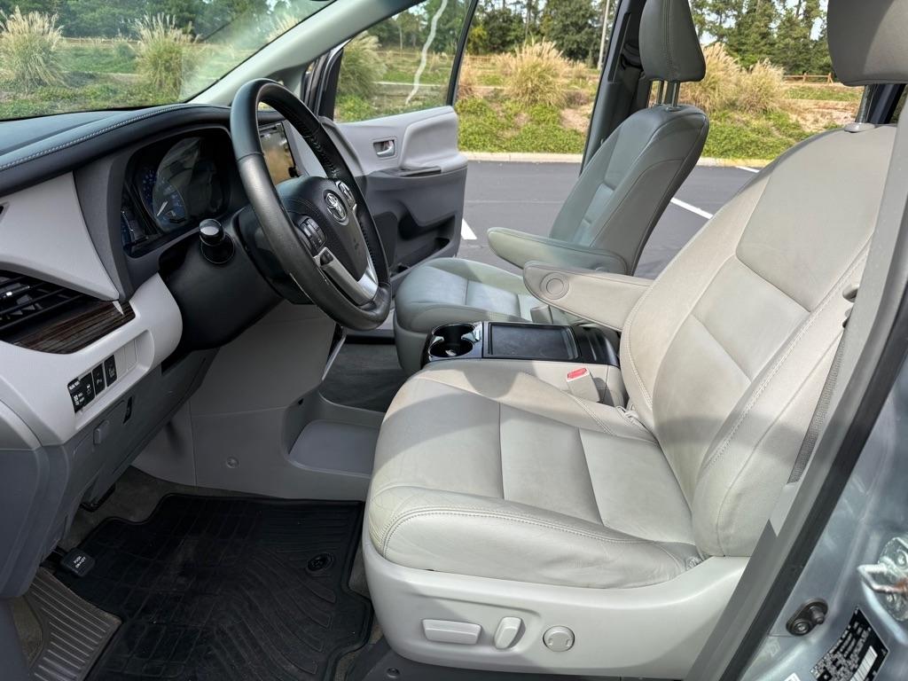 Toyota Sienna XLE FWD 8-Passenger V6 2015