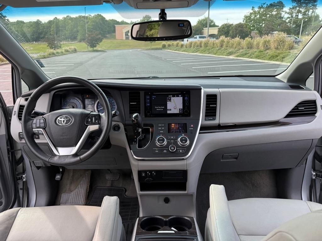 Toyota Sienna XLE FWD 8-Passenger V6 2015