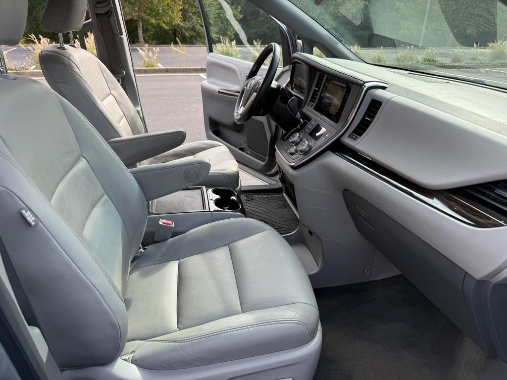 Toyota Sienna XLE FWD 8-Passenger V6 2015