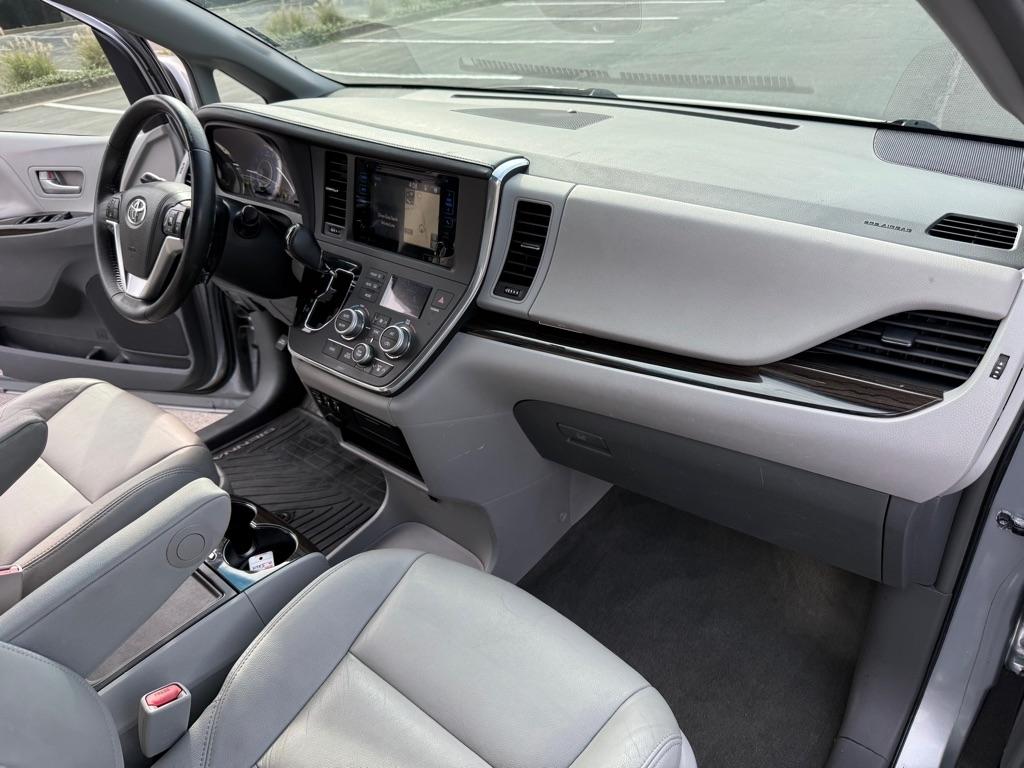 Toyota Sienna XLE FWD 8-Passenger V6 2015