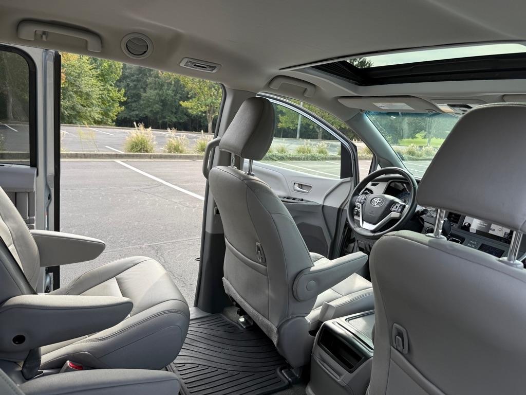 Toyota Sienna XLE FWD 8-Passenger V6 2015