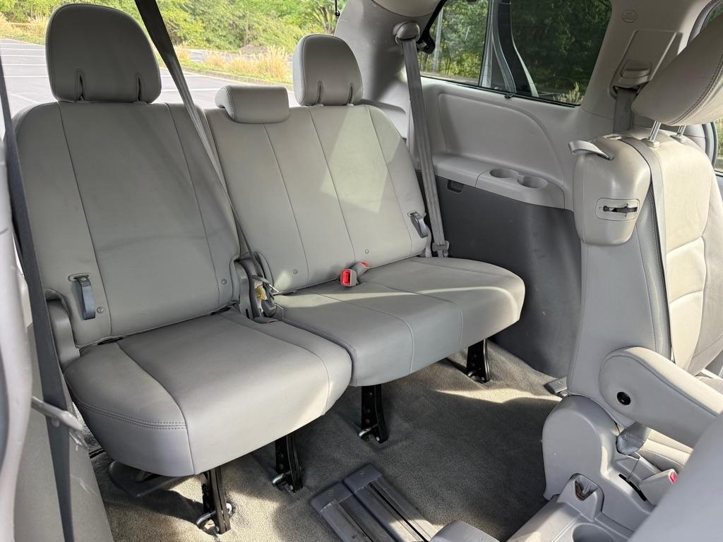 Toyota Sienna XLE FWD 8-Passenger V6 2015