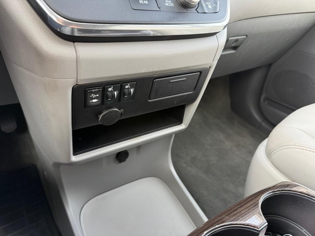 Toyota Sienna XLE FWD 8-Passenger V6 2015