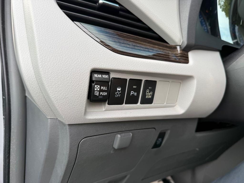 Toyota Sienna XLE FWD 8-Passenger V6 2015