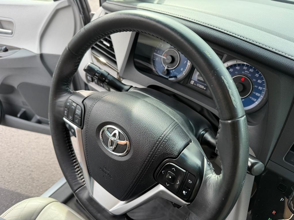 Toyota Sienna XLE FWD 8-Passenger V6 2015