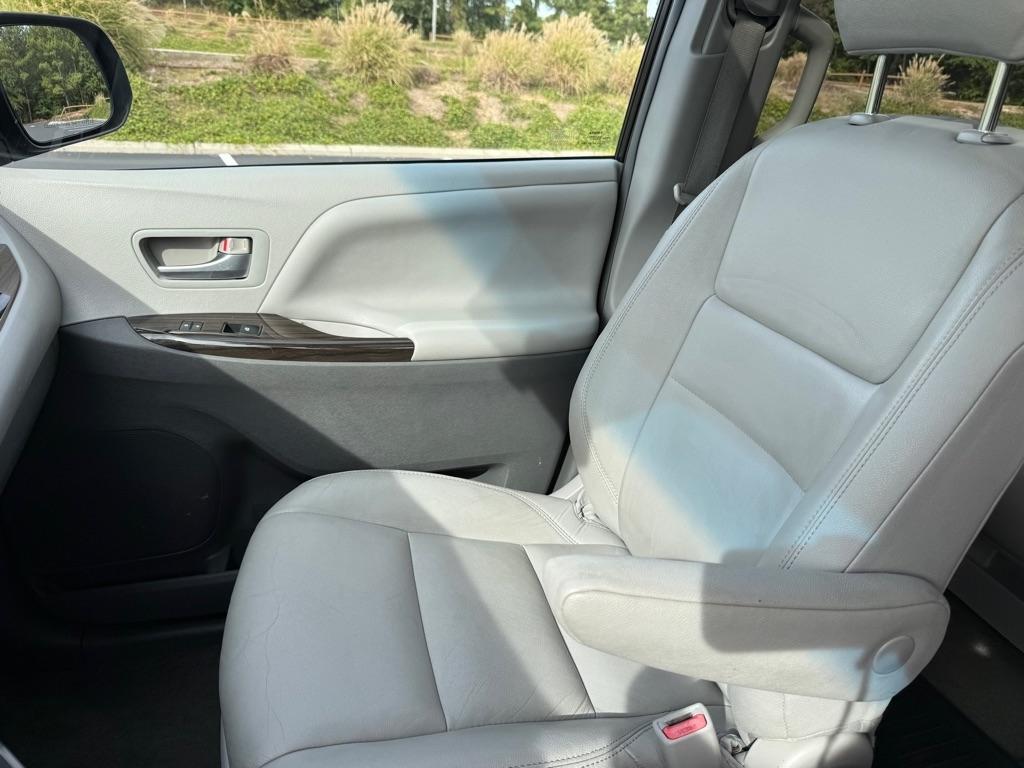 Toyota Sienna XLE FWD 8-Passenger V6 2015