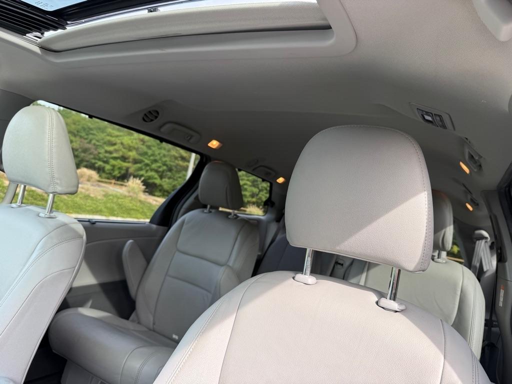 Toyota Sienna XLE FWD 8-Passenger V6 2015