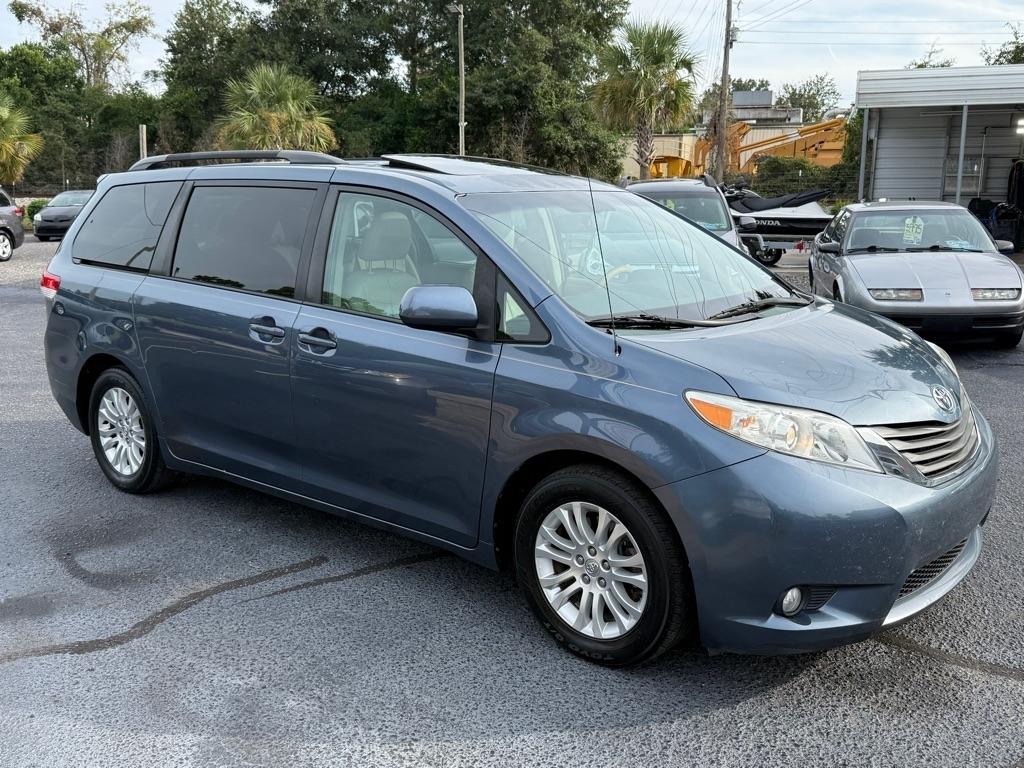 Toyota Sienna XLE FWD 8-Passenger V6 2014