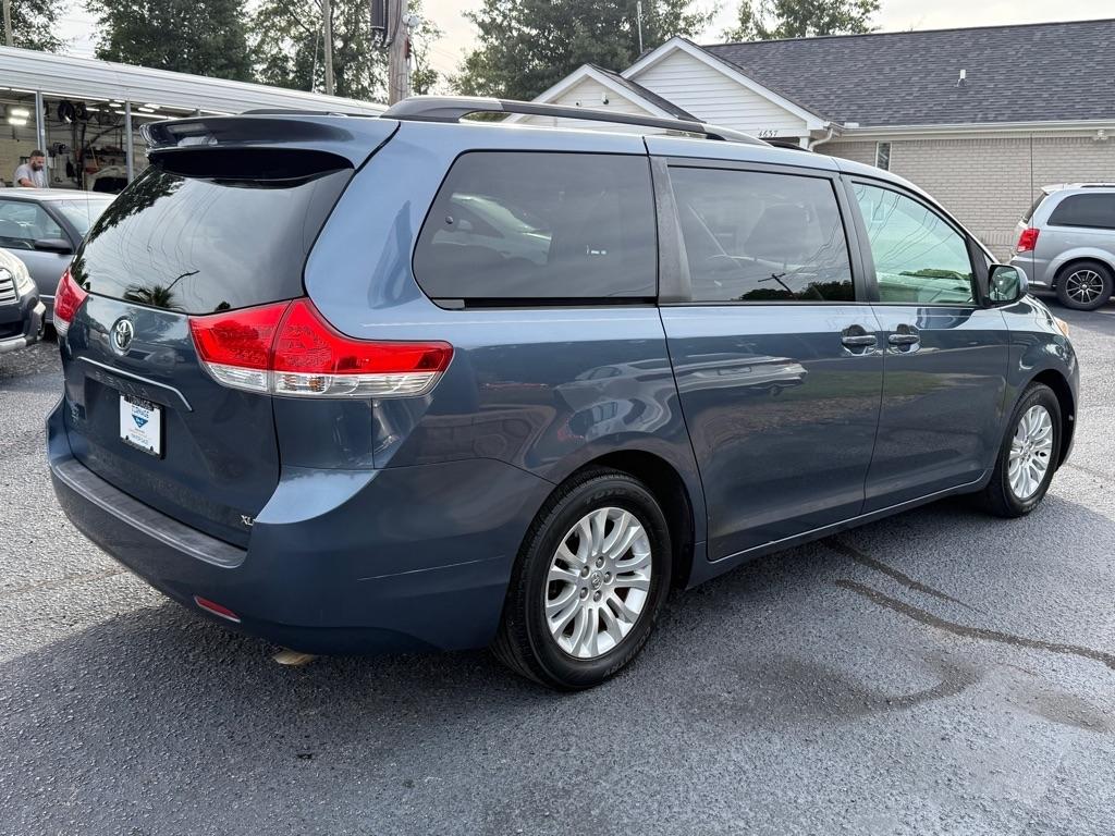 Toyota Sienna XLE FWD 8-Passenger V6 2014