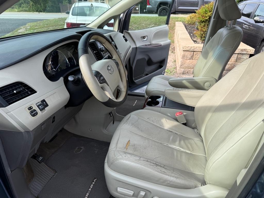 Toyota Sienna XLE FWD 8-Passenger V6 2014