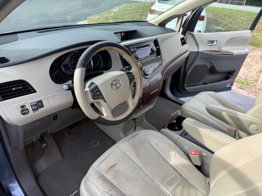 Toyota Sienna XLE FWD 8-Passenger V6 2014