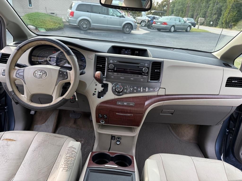 Toyota Sienna XLE FWD 8-Passenger V6 2014
