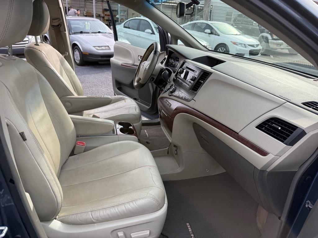 Toyota Sienna XLE FWD 8-Passenger V6 2014