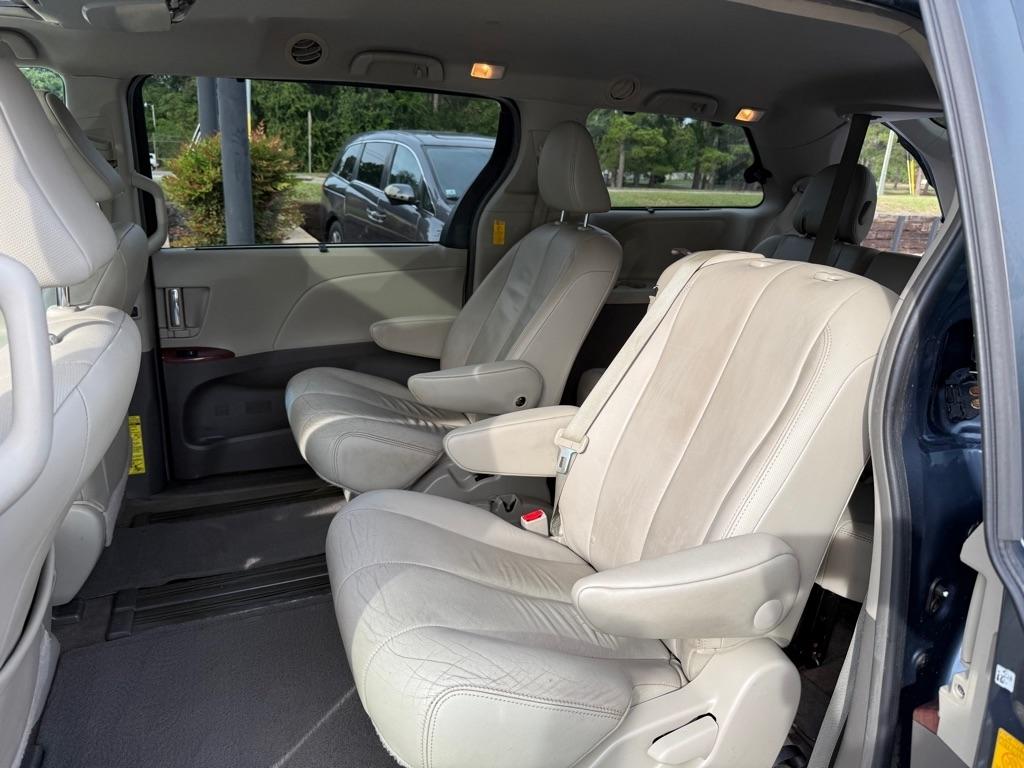 Toyota Sienna XLE FWD 8-Passenger V6 2014