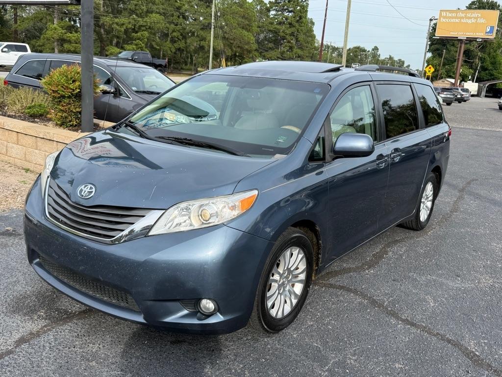 2014 Toyota Sienna XLE FWD 8-Passenger V6