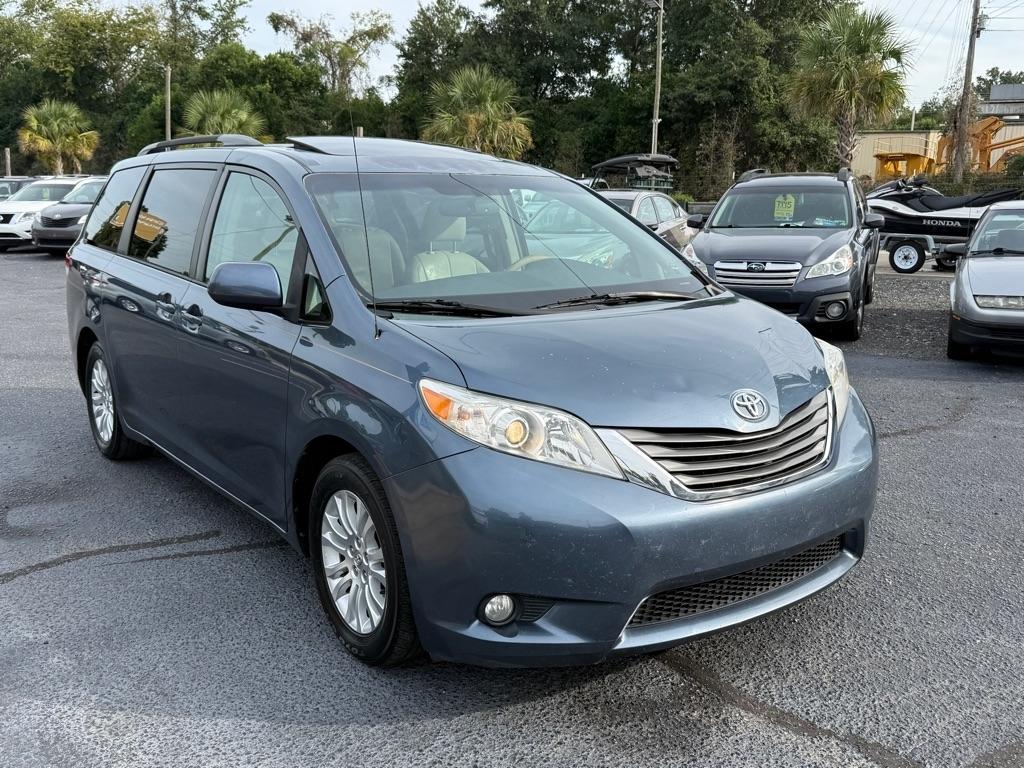 Toyota Sienna XLE FWD 8-Passenger V6 2014