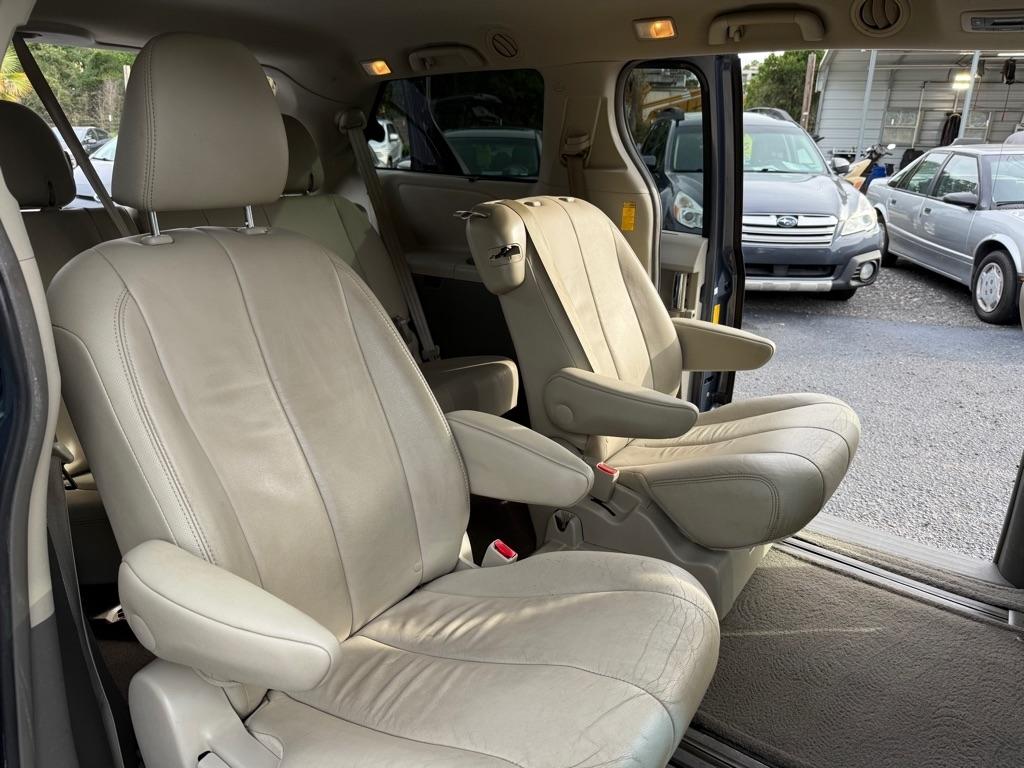 Toyota Sienna XLE FWD 8-Passenger V6 2014