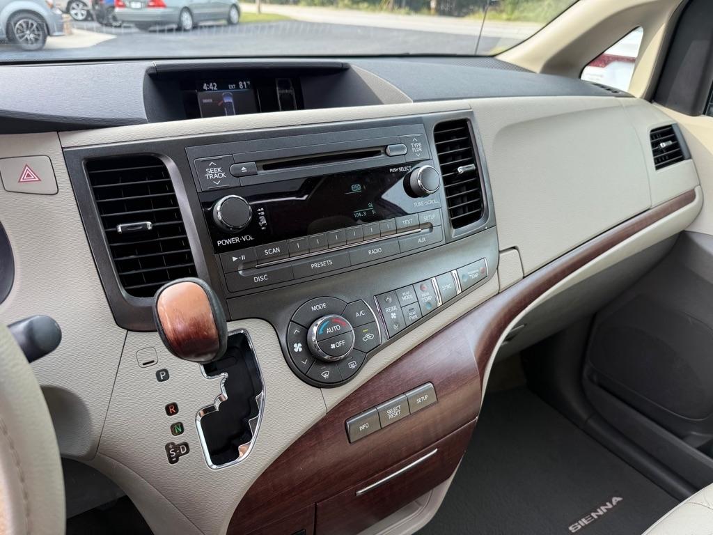 Toyota Sienna XLE FWD 8-Passenger V6 2014