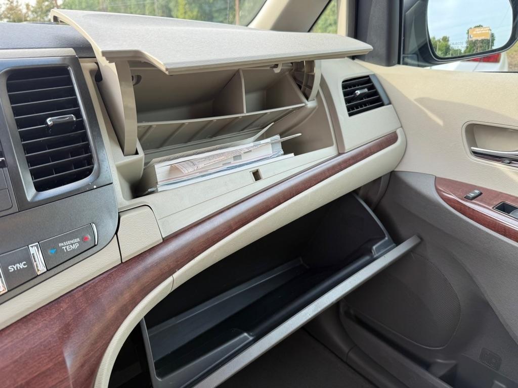Toyota Sienna XLE FWD 8-Passenger V6 2014