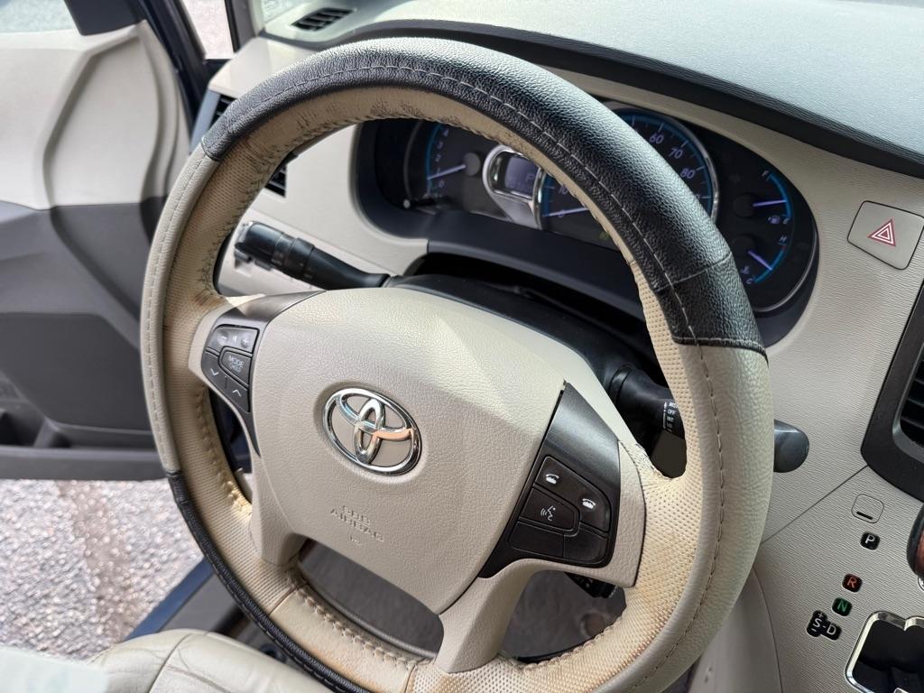 Toyota Sienna XLE FWD 8-Passenger V6 2014