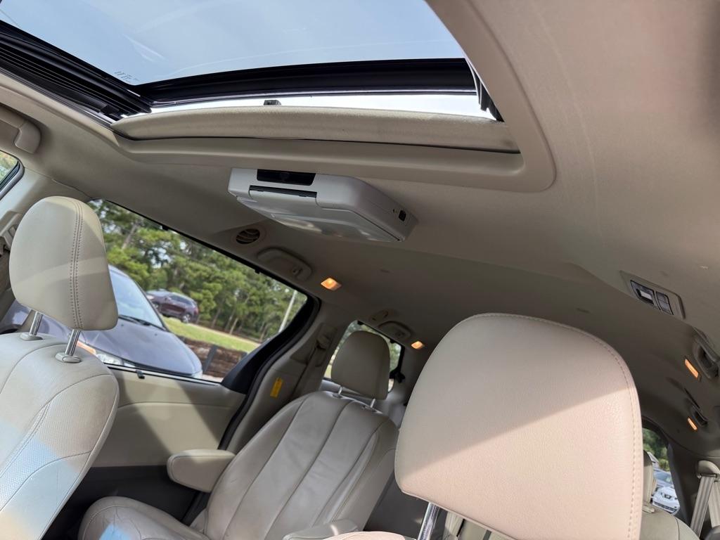 Toyota Sienna XLE FWD 8-Passenger V6 2014