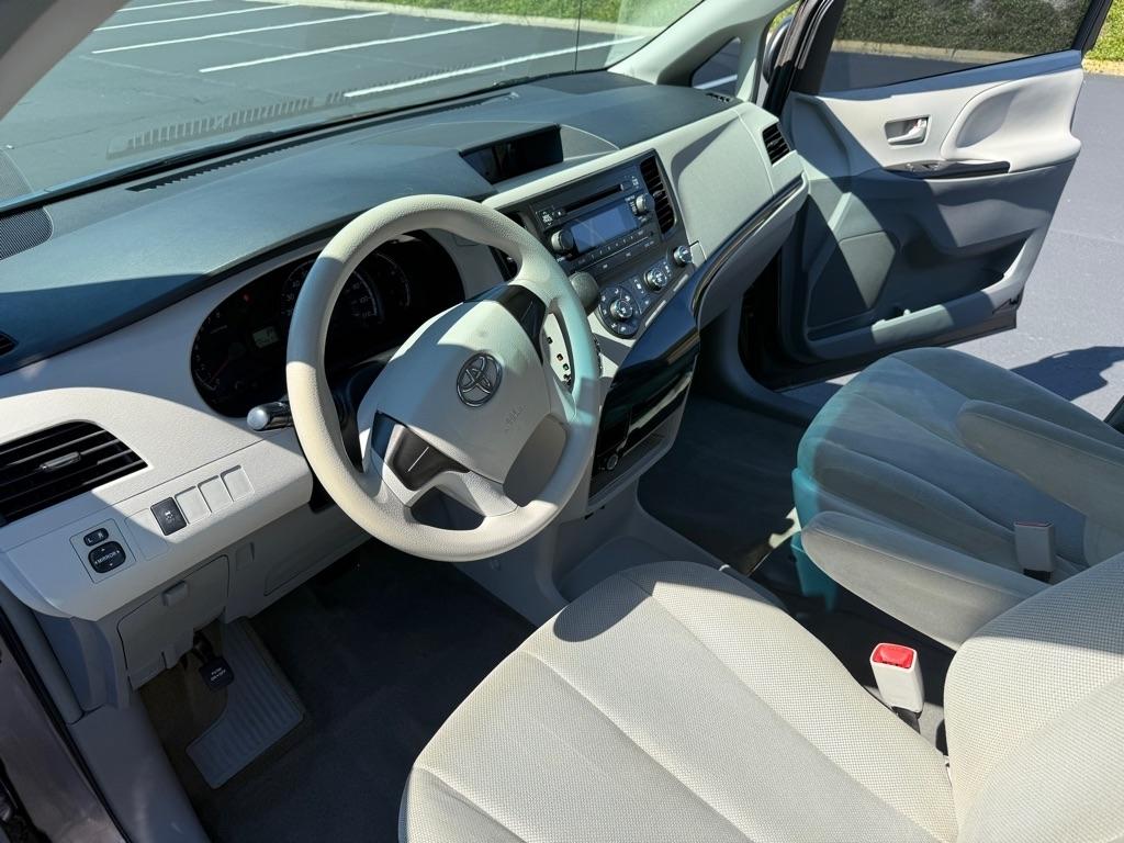 Toyota Sienna FWD 7-Passenger V6 2014