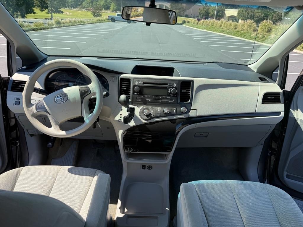 Toyota Sienna FWD 7-Passenger V6 2014