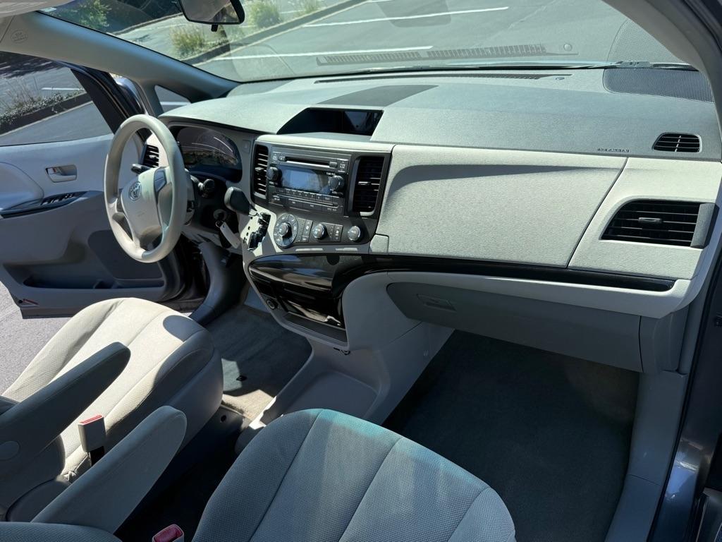 Toyota Sienna FWD 7-Passenger V6 2014