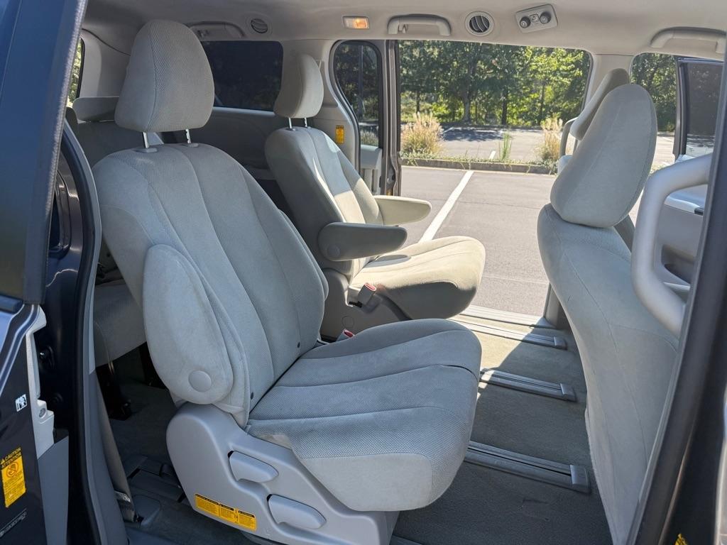 Toyota Sienna FWD 7-Passenger V6 2014