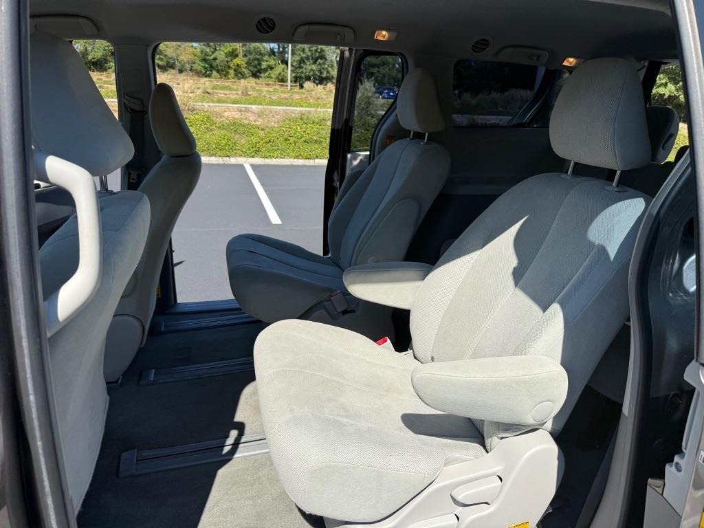 Toyota Sienna FWD 7-Passenger V6 2014