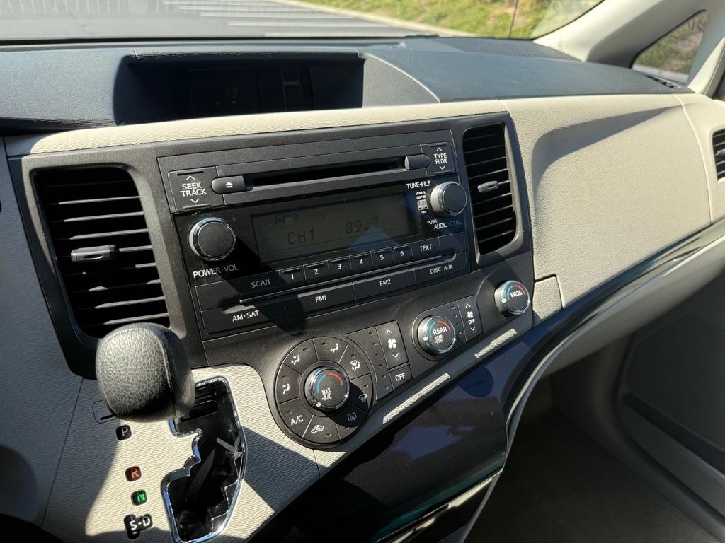 Toyota Sienna FWD 7-Passenger V6 2014