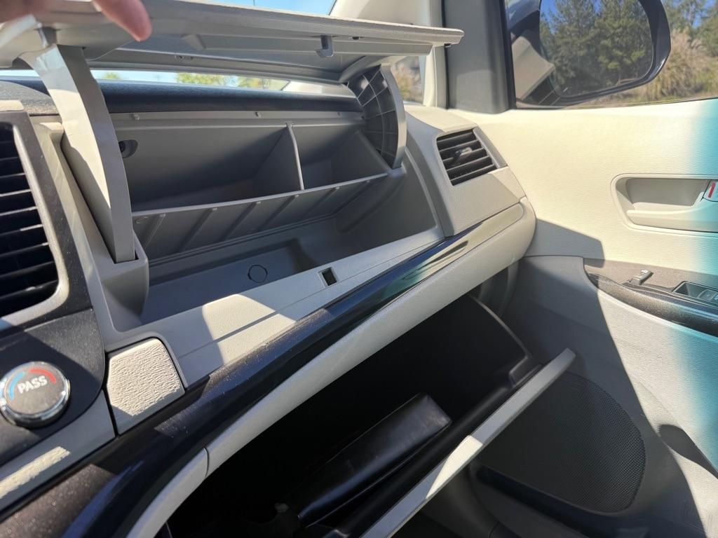 Toyota Sienna FWD 7-Passenger V6 2014