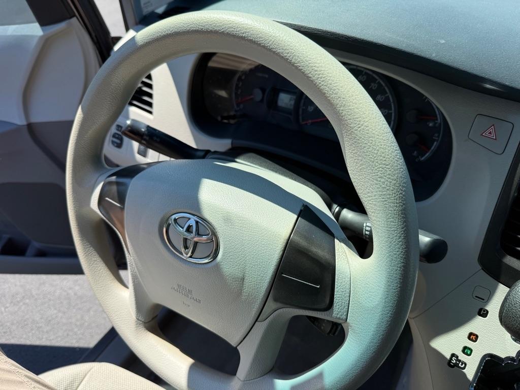 Toyota Sienna FWD 7-Passenger V6 2014