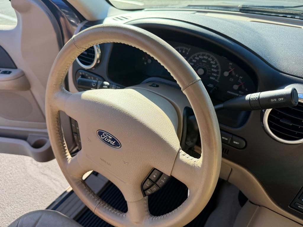 Ford Expedition Eddie Bauer 5.4L 2WD 2004