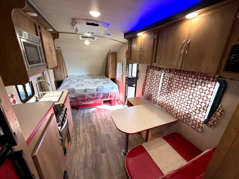 Gulf Stream Vintage  2021