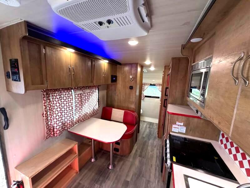 Gulf Stream Vintage  2021