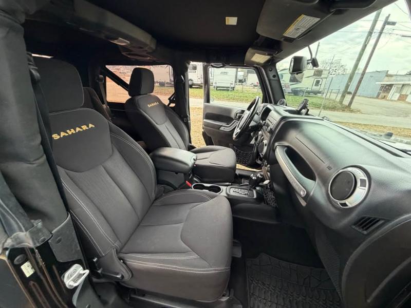 Jeep Wrangler 4WD 2dr Sahara 2013