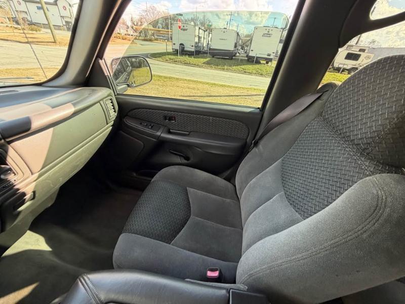 Chevrolet Avalanche 1500 5dr Crew Cab 130" WB 4WD Z71 2004