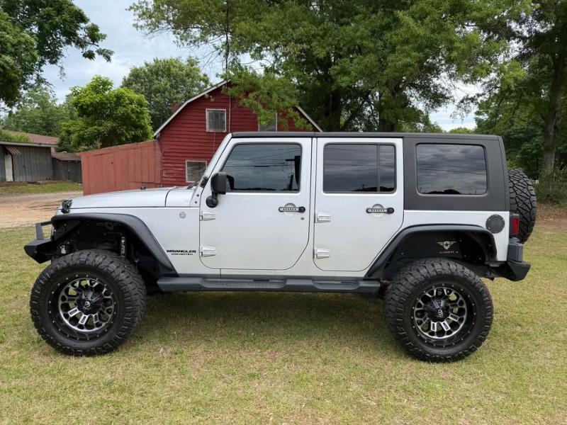 Jeep Wrangler Unlimited 4WD 4dr Sport 2010